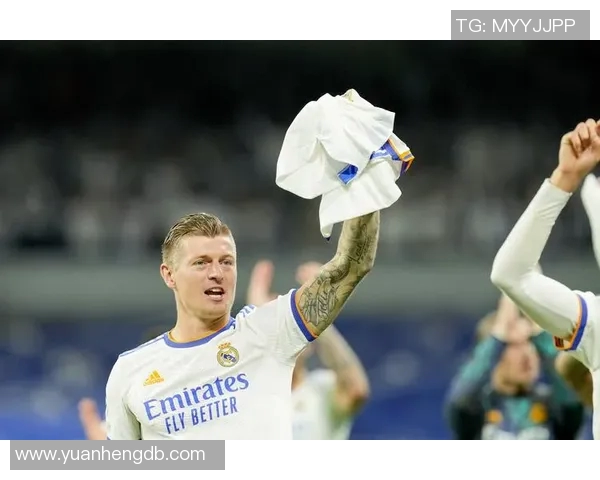 克罗斯在足球世界的传奇之路与辉煌成就解析